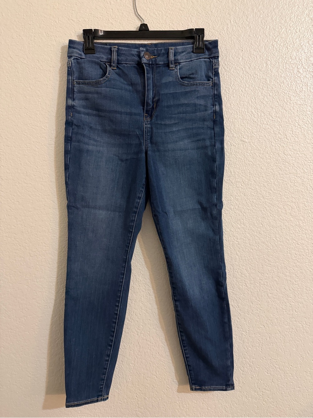 American Eagle Outfitters Women's Skinny Jeans in Medium Blue Wash